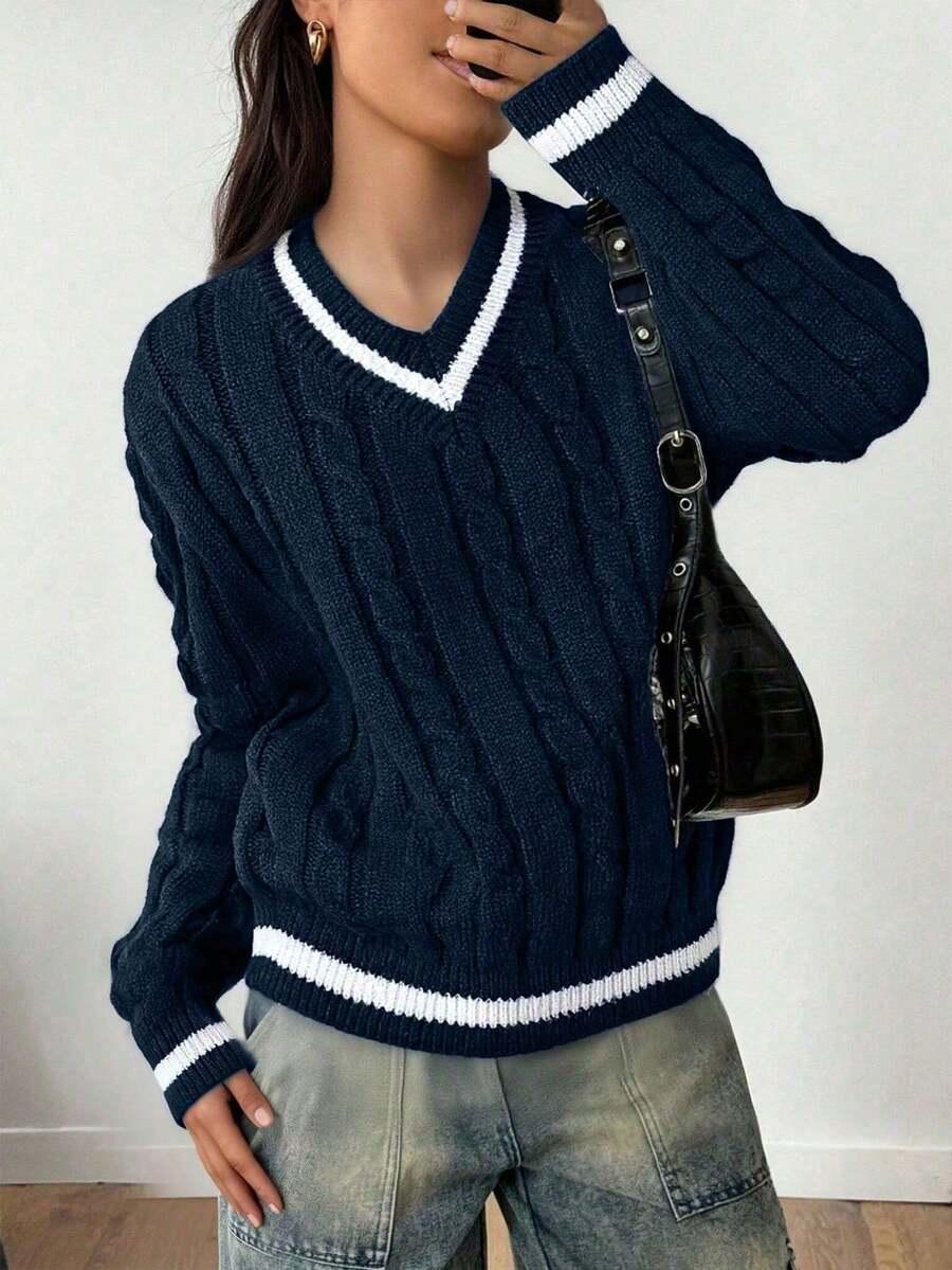 granatowy sweter v-neck