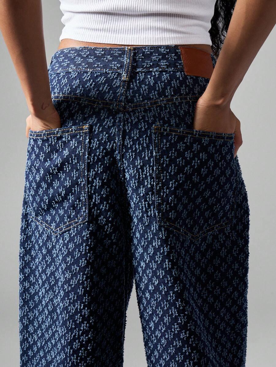 granatowe spodnie jeans