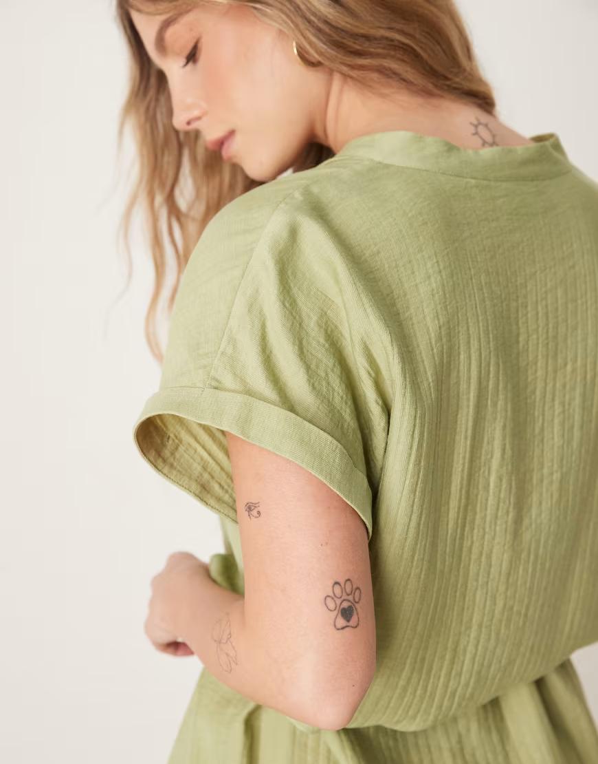 ZIELONA MINI SUKIENKA V NECK WIĄZANIE