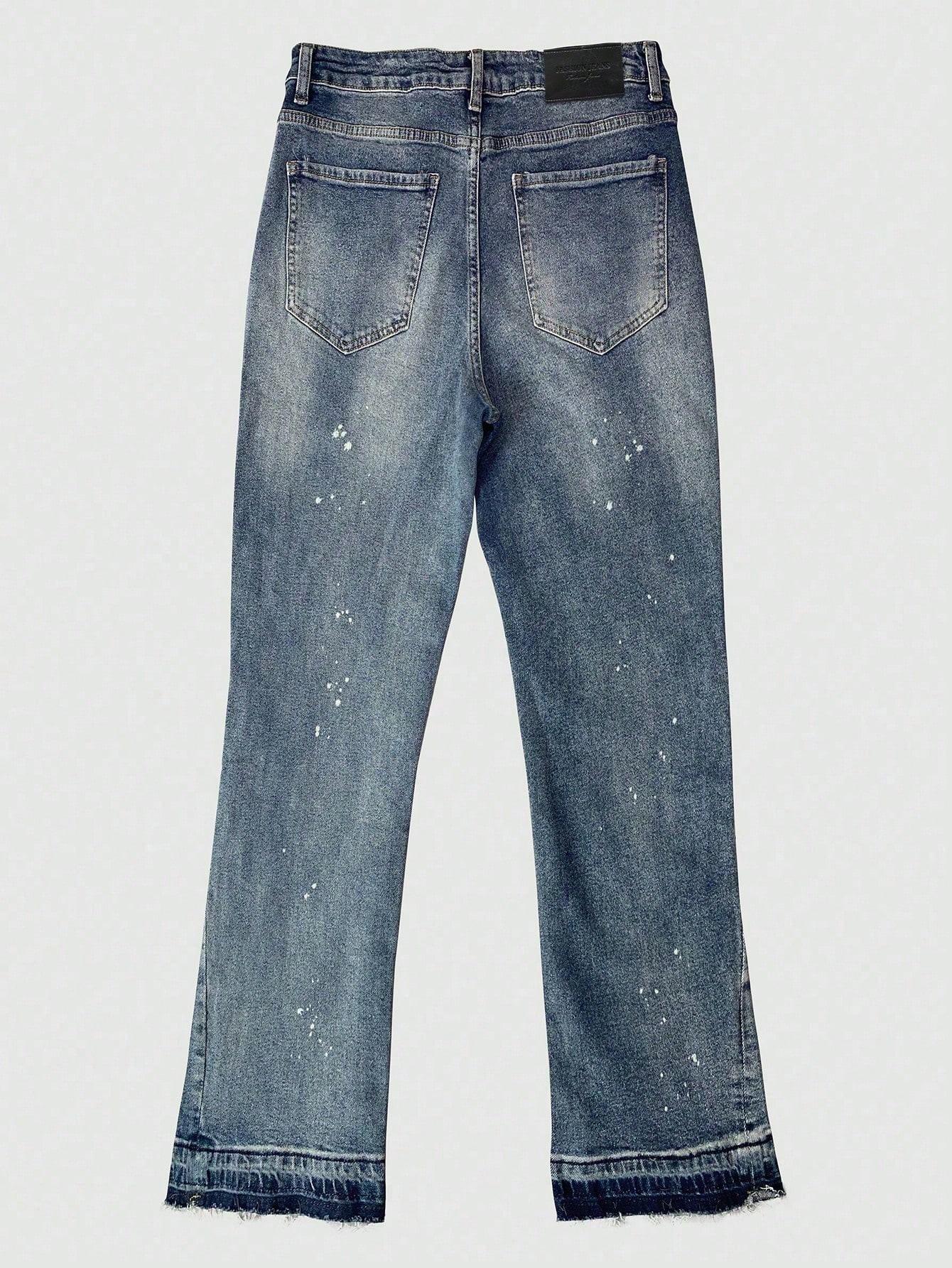 niebieskie spodnie jeans