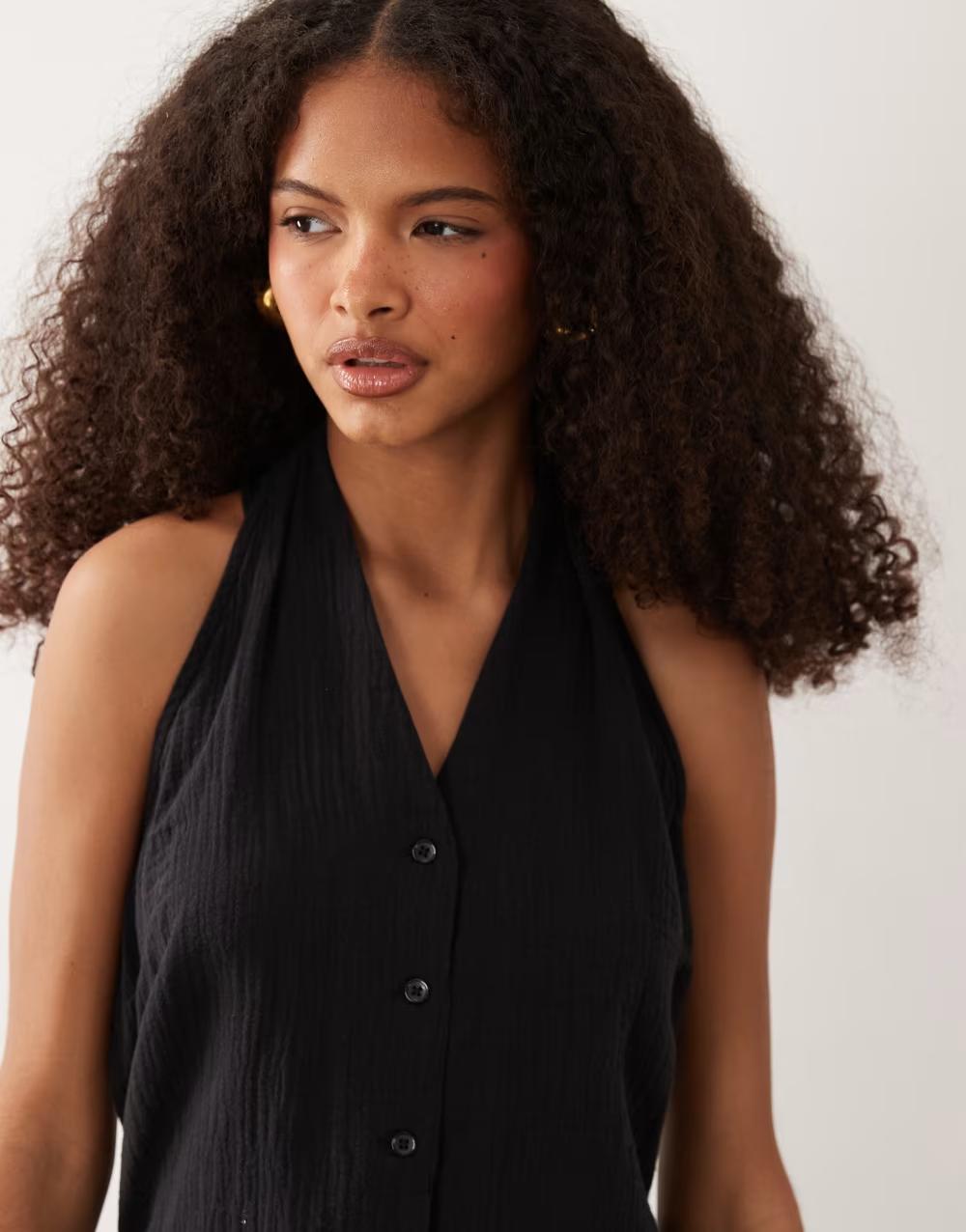 CZARNY TOP BEZ RĘKAWÓW V-NECK