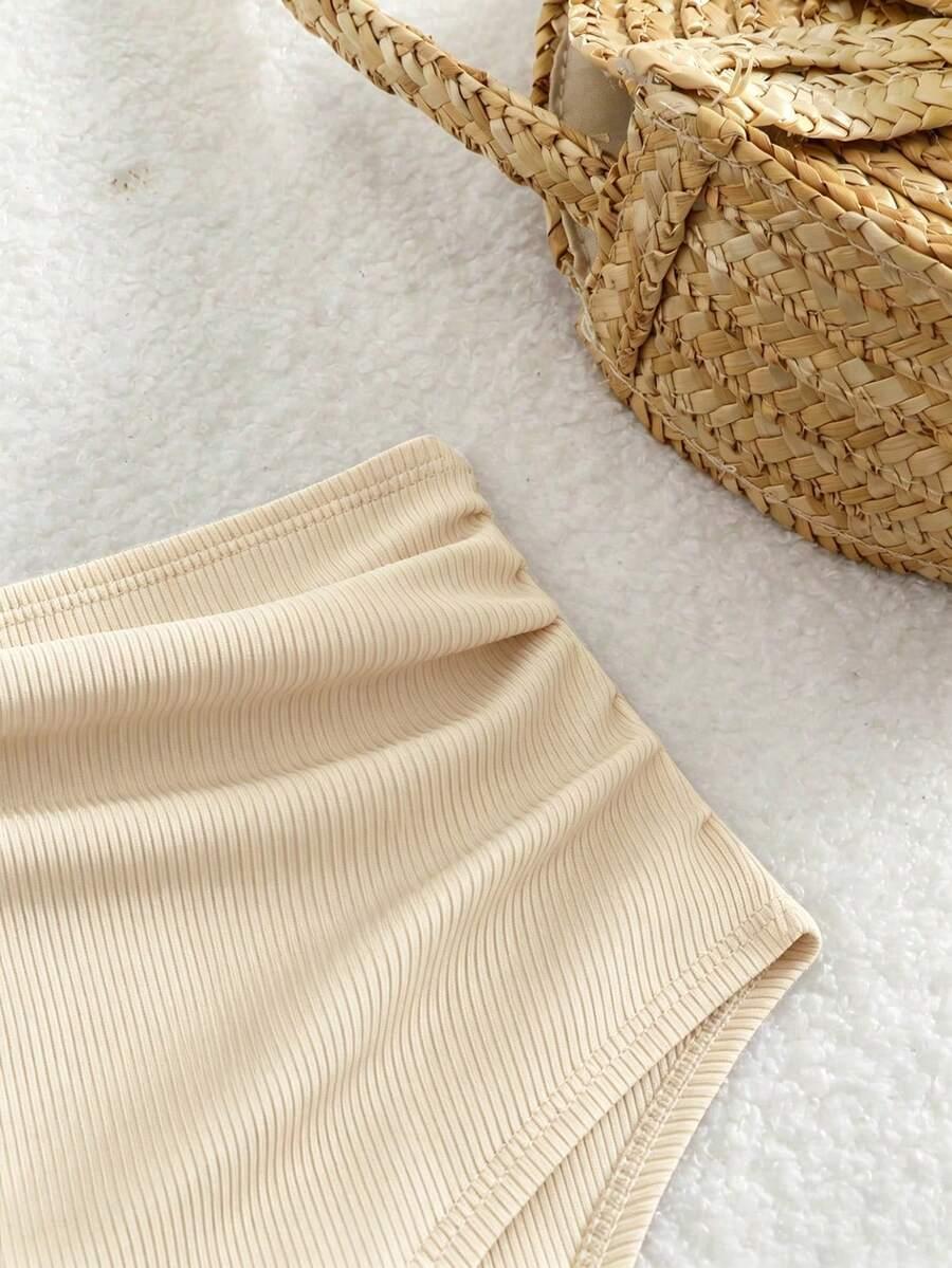 kremowy dół od bikini