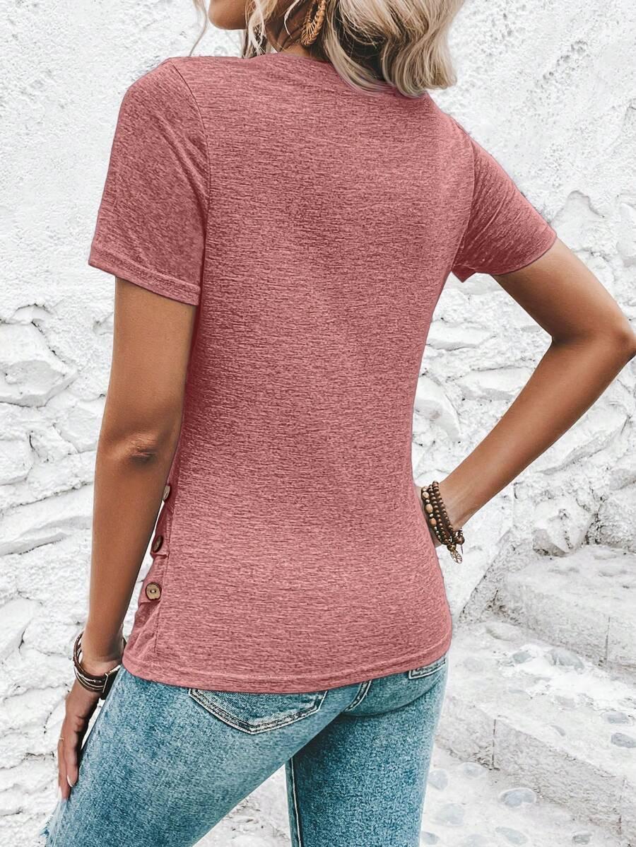 różowy t-shirt v-neck guziki
