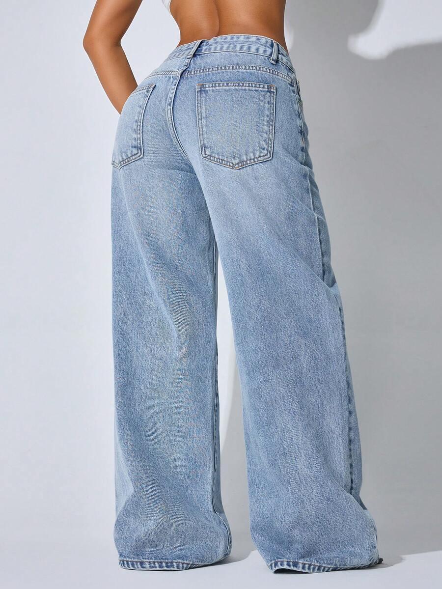 niebieskie spodnie jeans