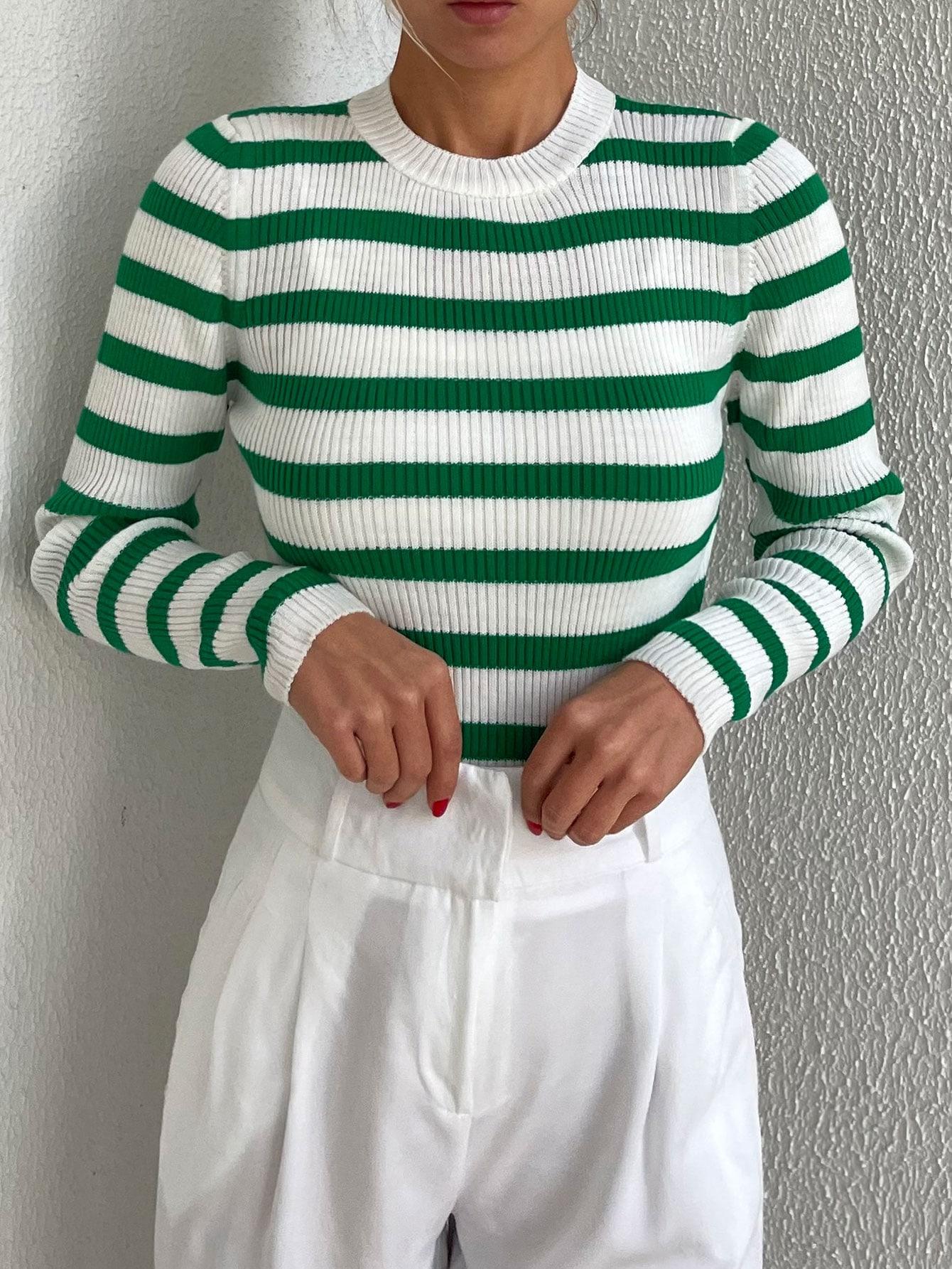sweter okrągły dekolt wzór paski 