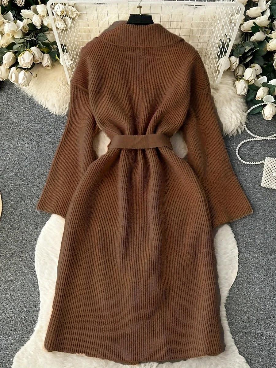 brązowy sweter kieszenie