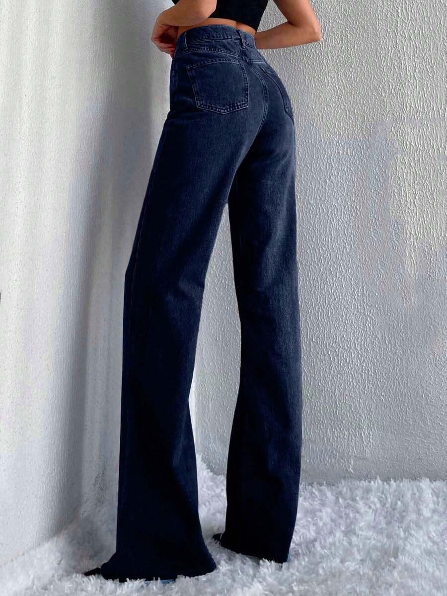 granatowe spodnie jeans prosta nogawka 
