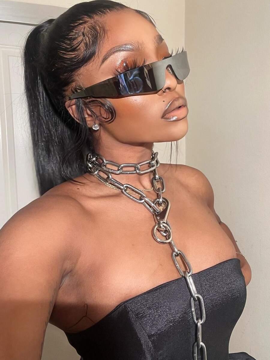 czarne okulary przeciwsłoneczne 