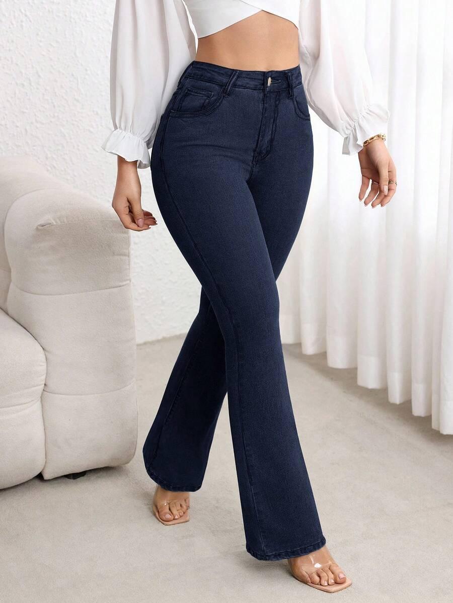 granatowe spodnie jeans