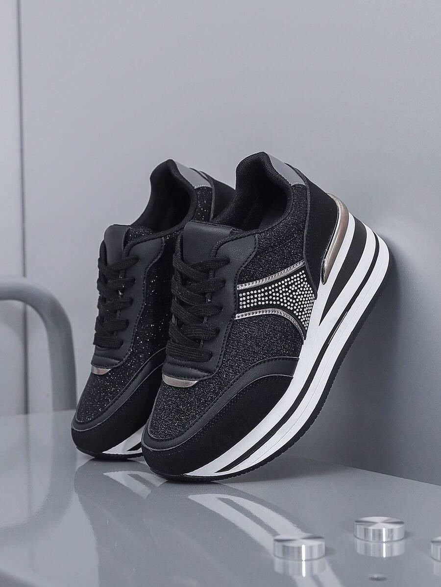 czarne buty sportowe