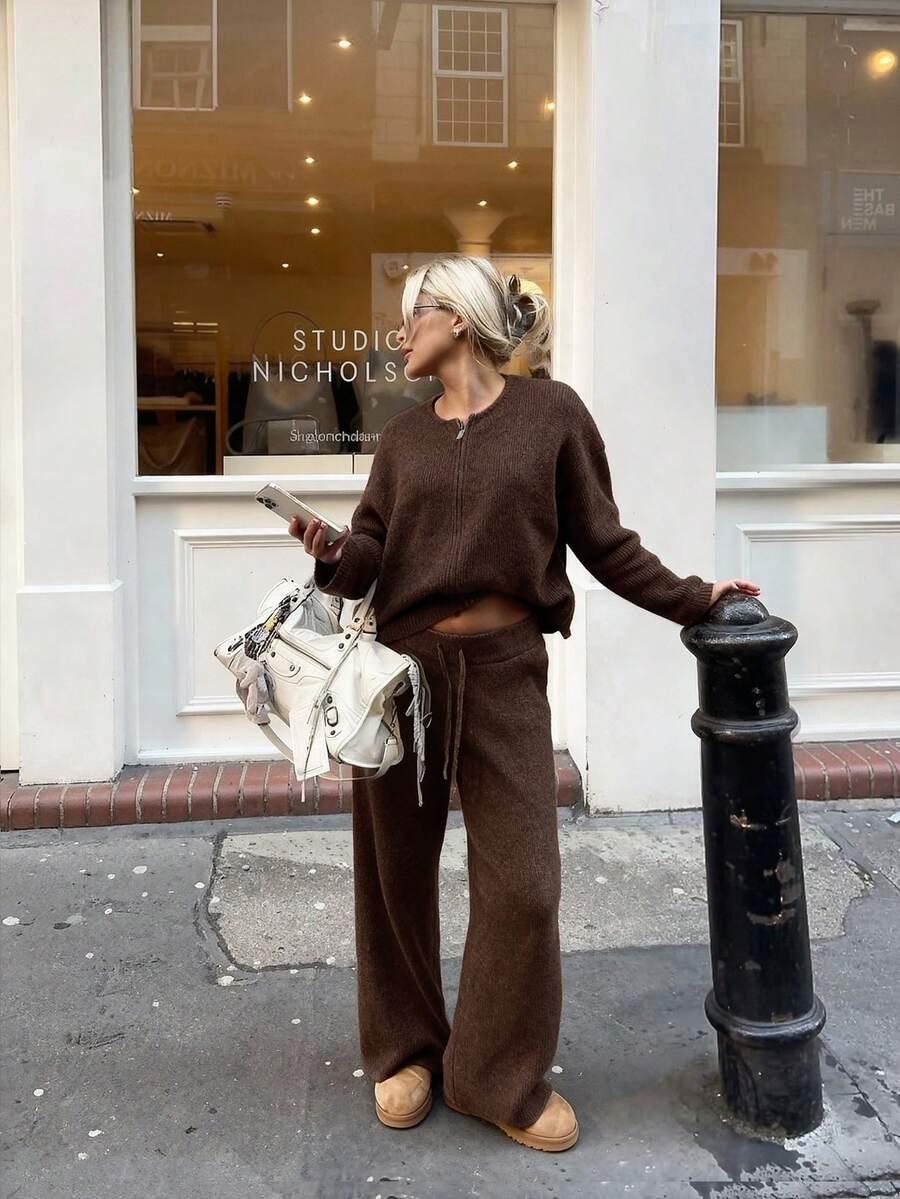 BRĄZOWY SWETER ZAMEK