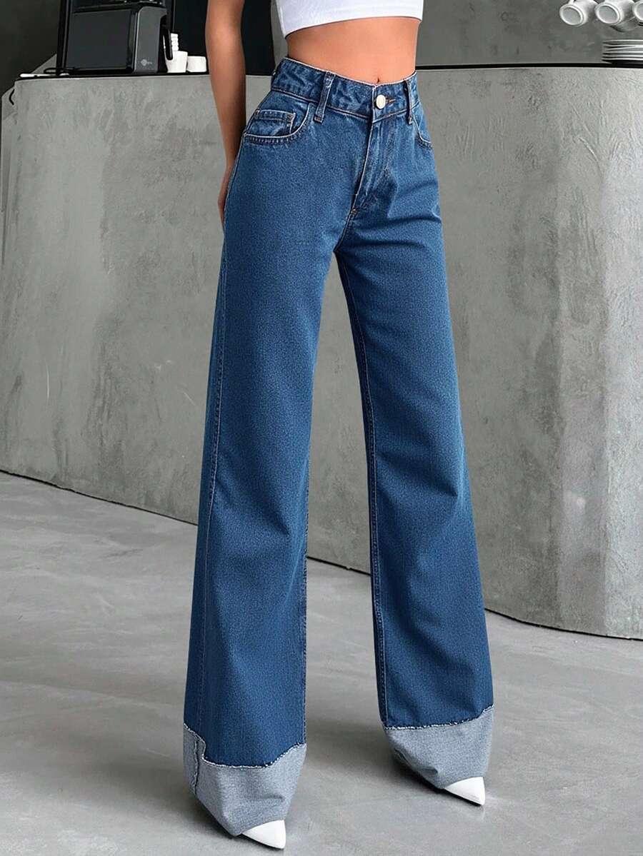 niebieskie spodnie jeans