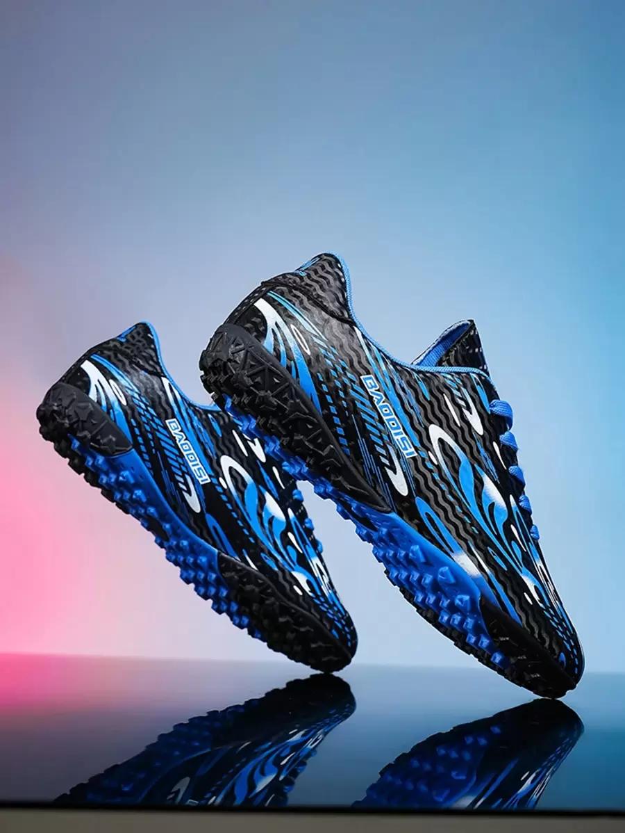 niebieskie buty sportowe wzór