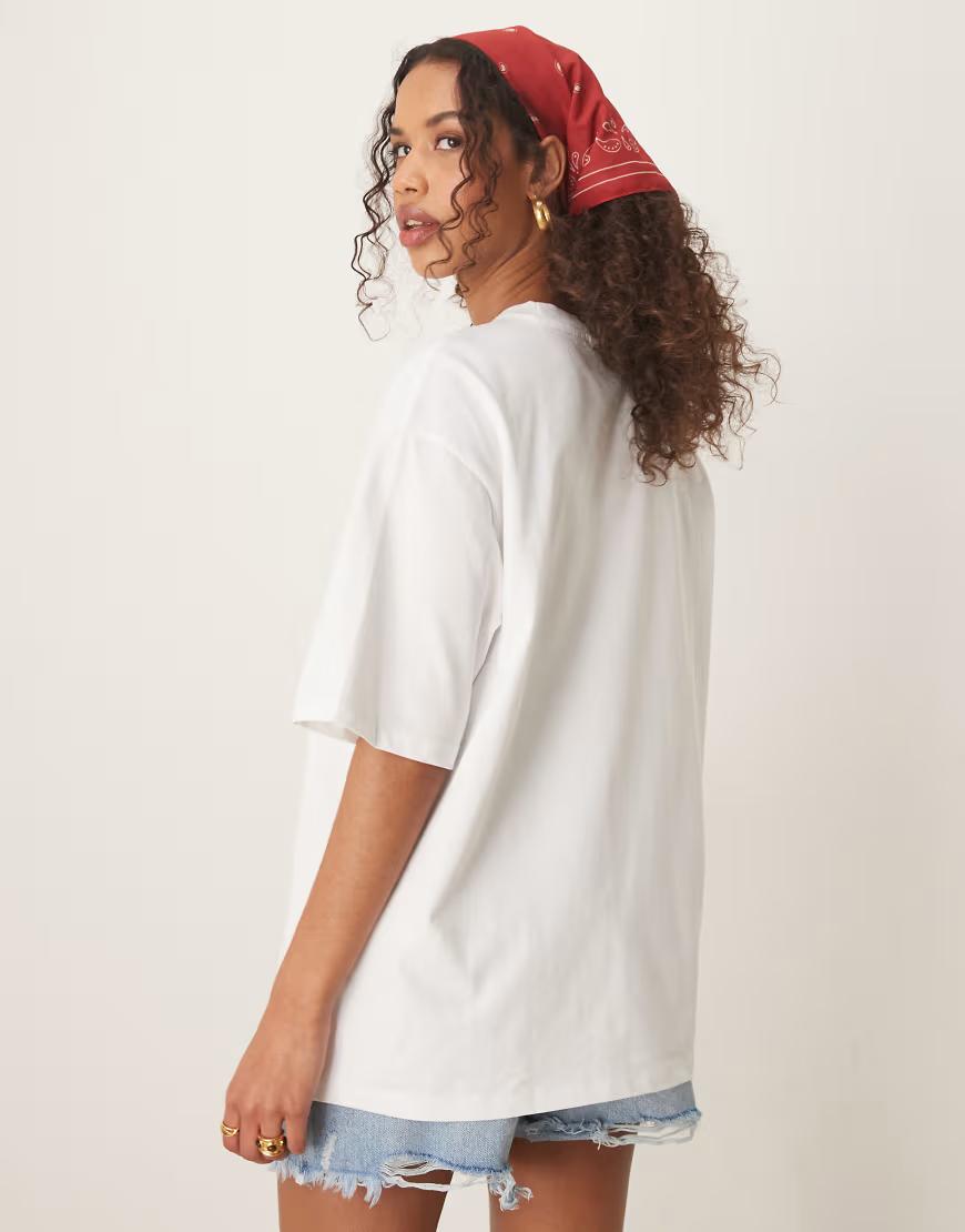 BIAŁY T-SHIRT OVERSIZE