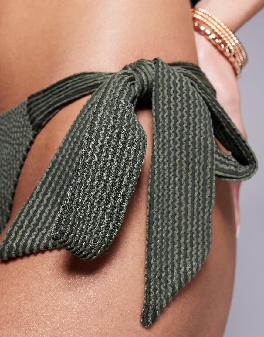 ZIELONY PRĄŻKOWANY DÓŁ OD BIKINI WIĄZANIE
