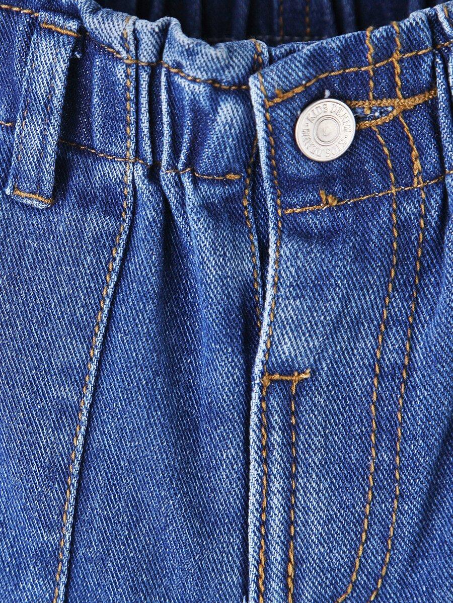niebieskie spodnie jeans 
