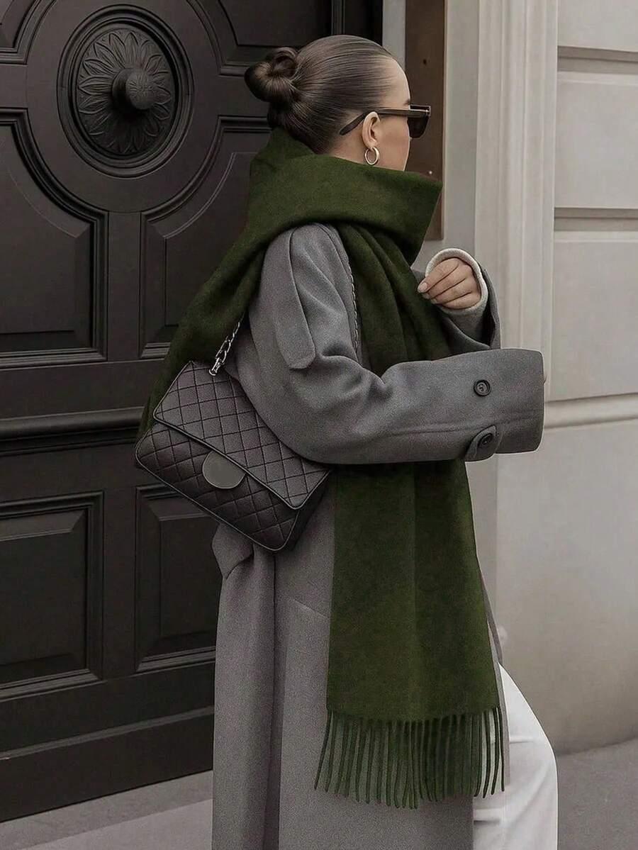 zielony szalik frędzle