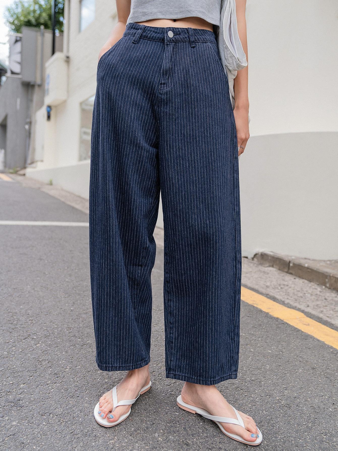 niebieskie spodnie jeans wzór paski
