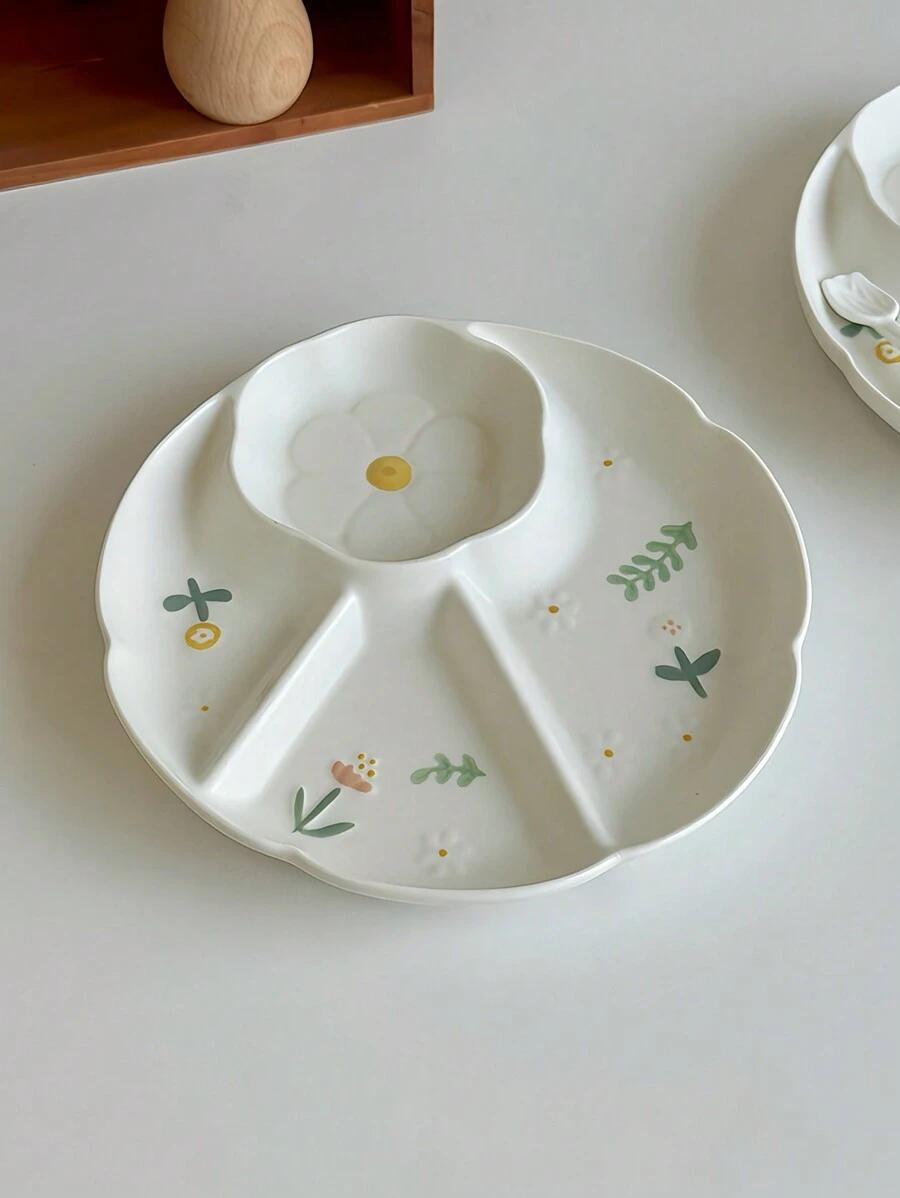 biały ceramiczny talerz 