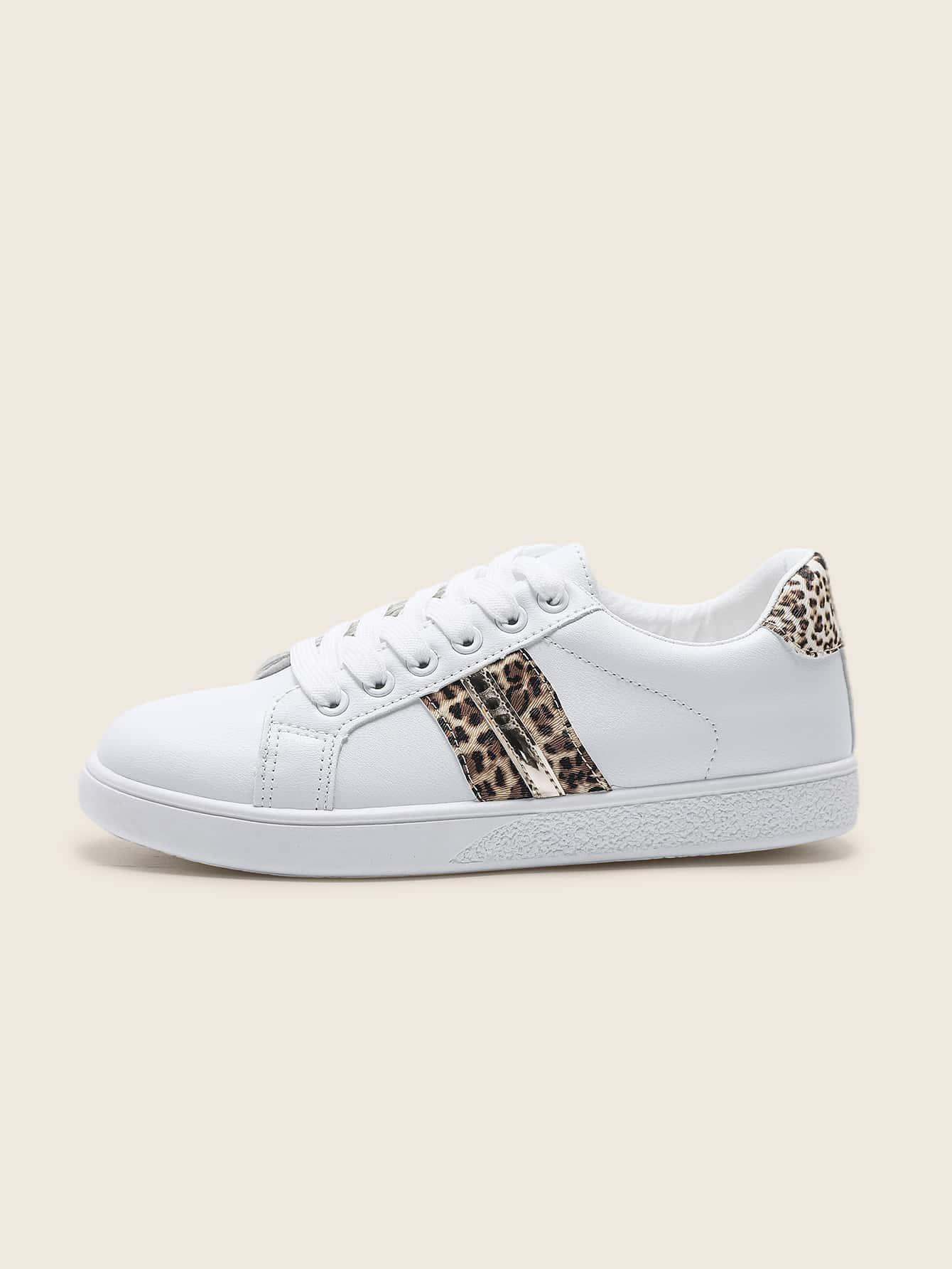 białe buty sportowe animal print 