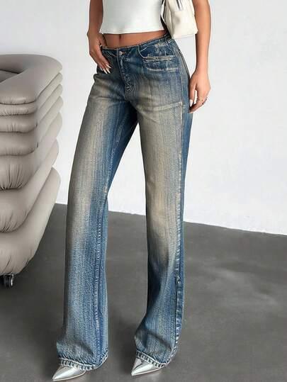 niebieskie spodnie jeans