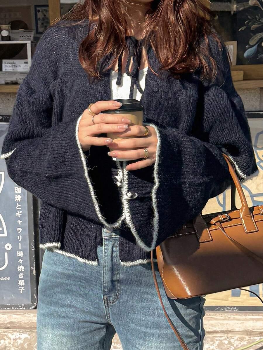 granatowy sweter wiązanie