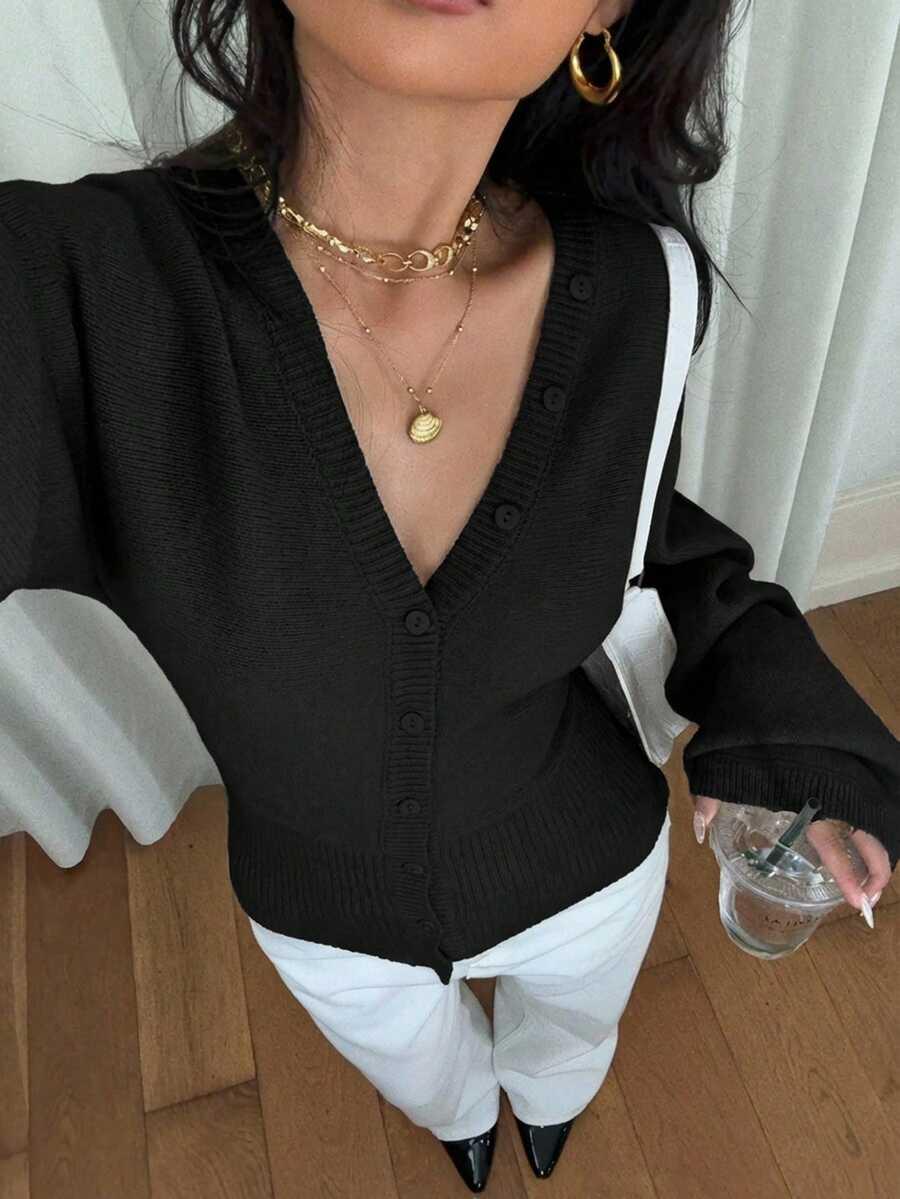 czarny sweter guziki