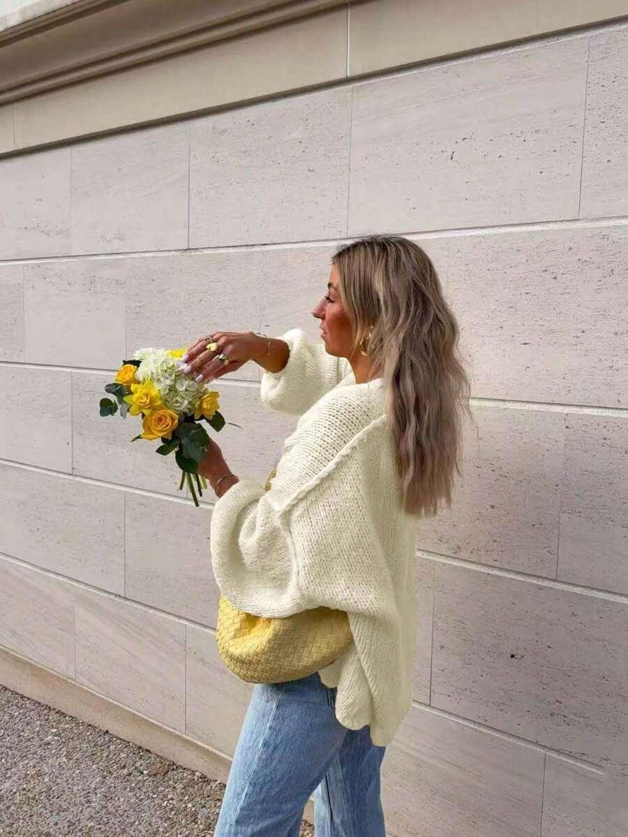 kremowy dzianinowy sweter 