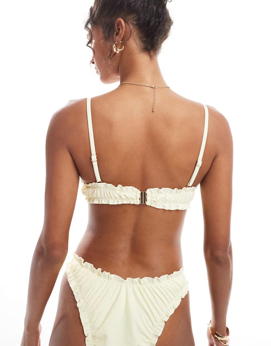 żółta góra od bikini marszczenia