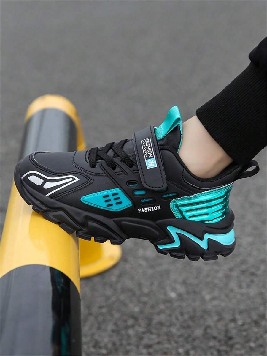 czarne buty sportowe 