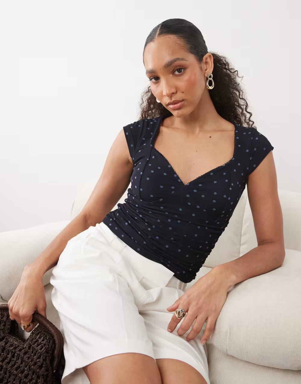 granatowy top groszki v neck