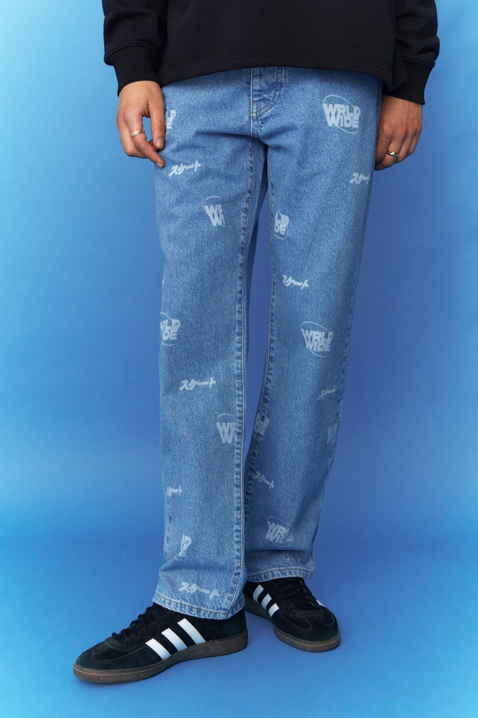 niebieskie spodnie jeansowe print