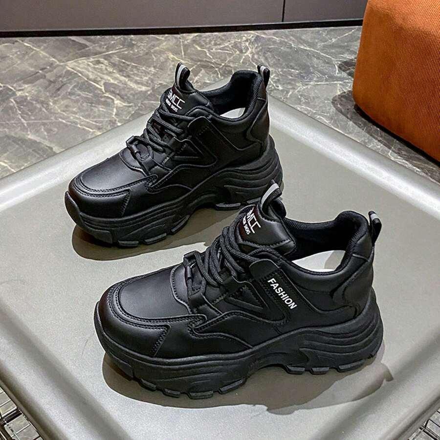czarne buty sportowe