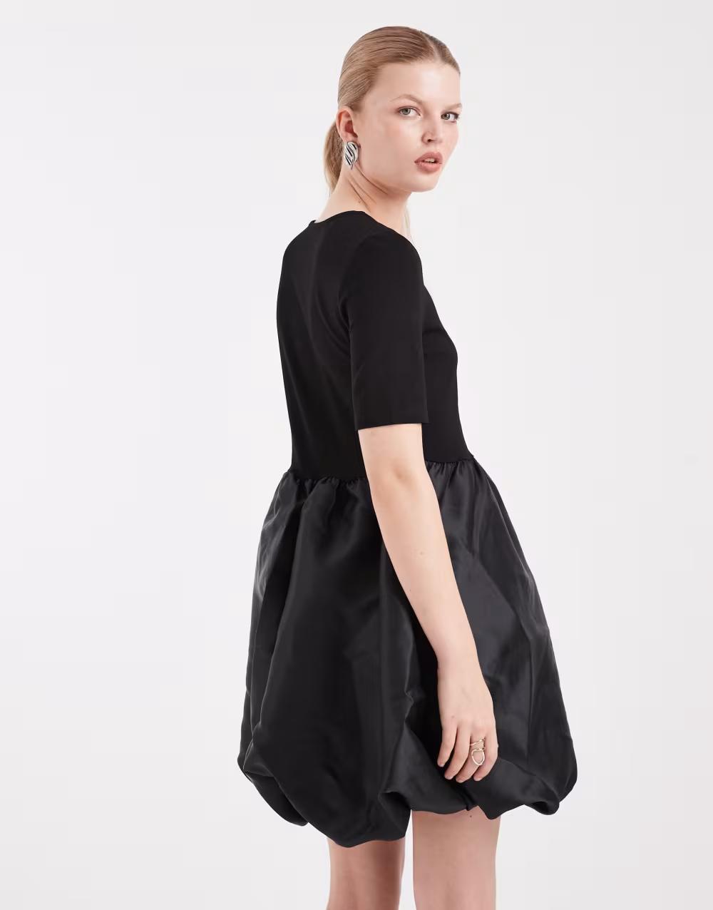czarna mini sukienka