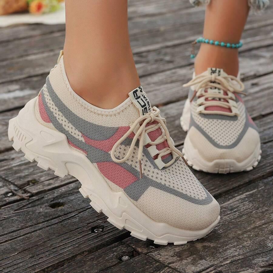 sznurowane buty sportowe