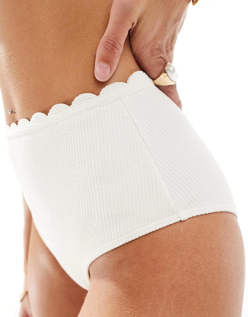 biały dół od bikini tekstura
