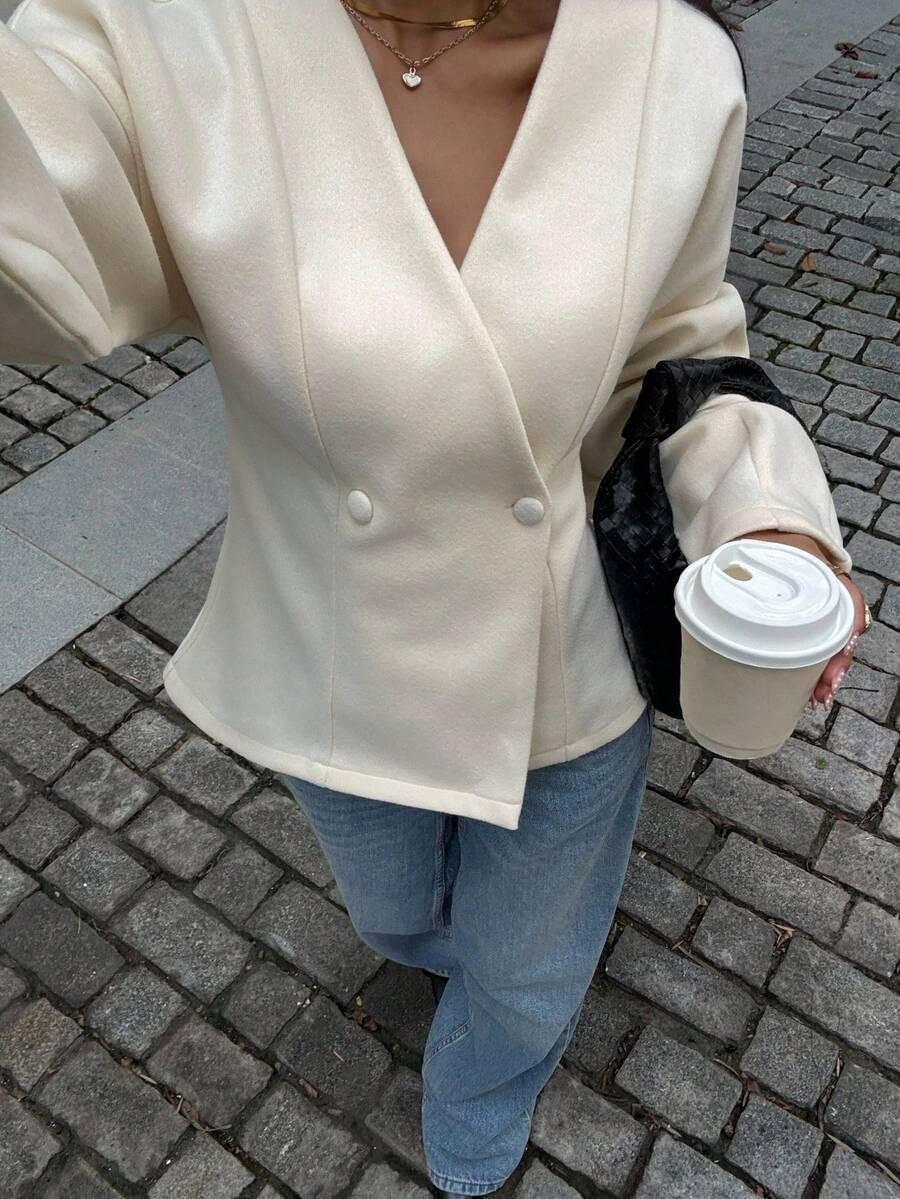 kremowy płaszcz v-neck 
