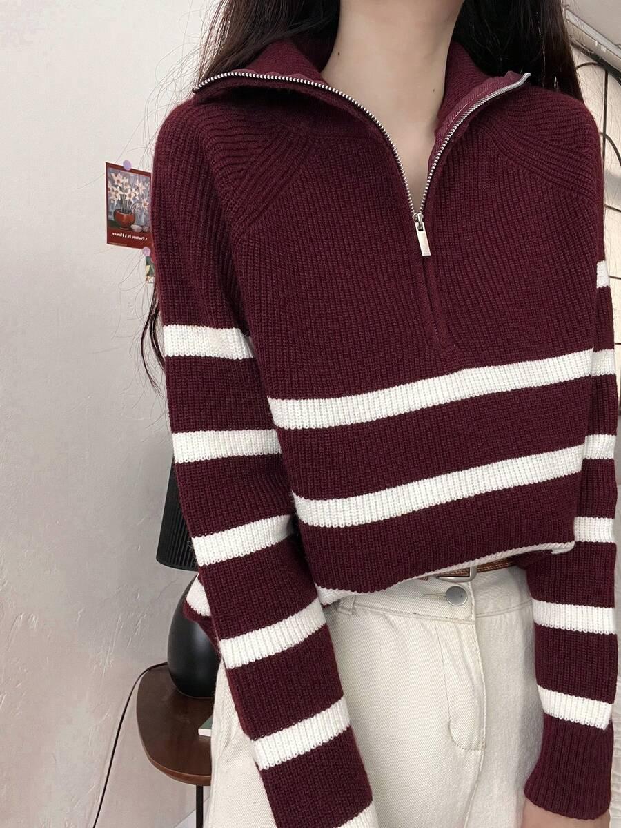 CZERWONY SWETER PASKI