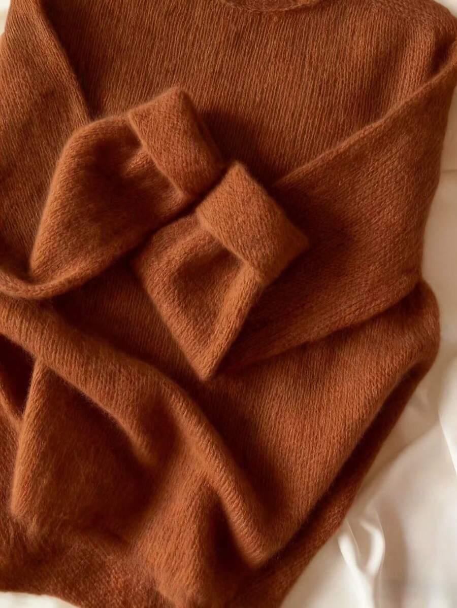 brązowy luźny sweter