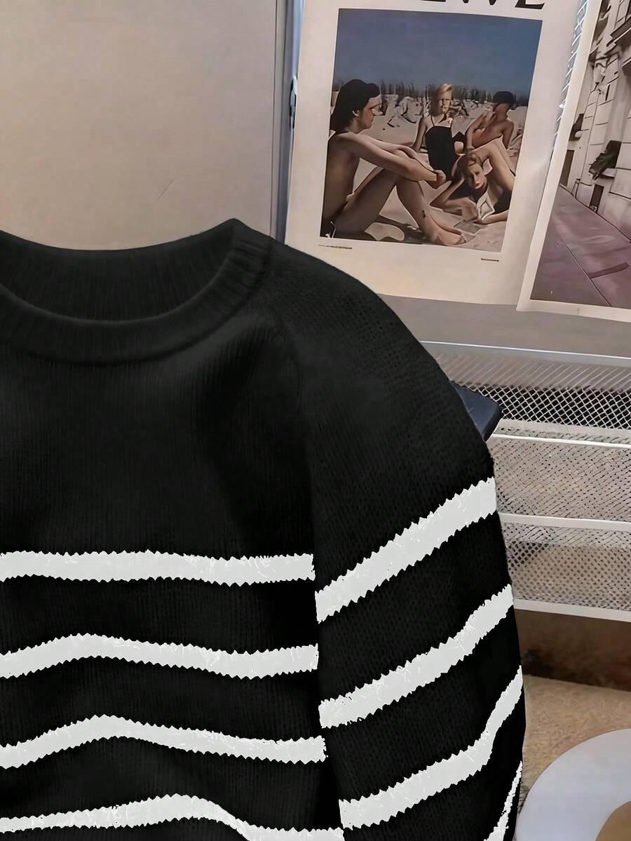 dzianinowy sweter wzór paski 
