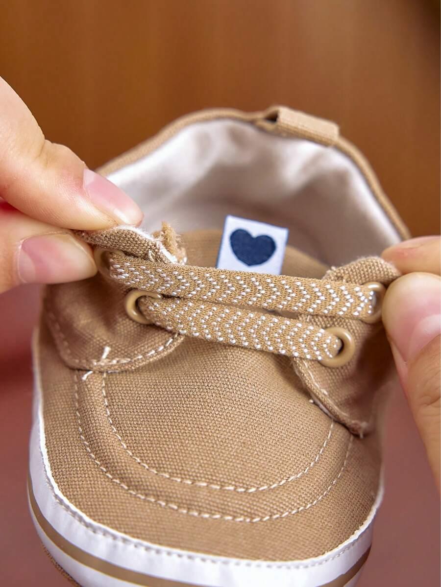 wsuwane beżowe buty