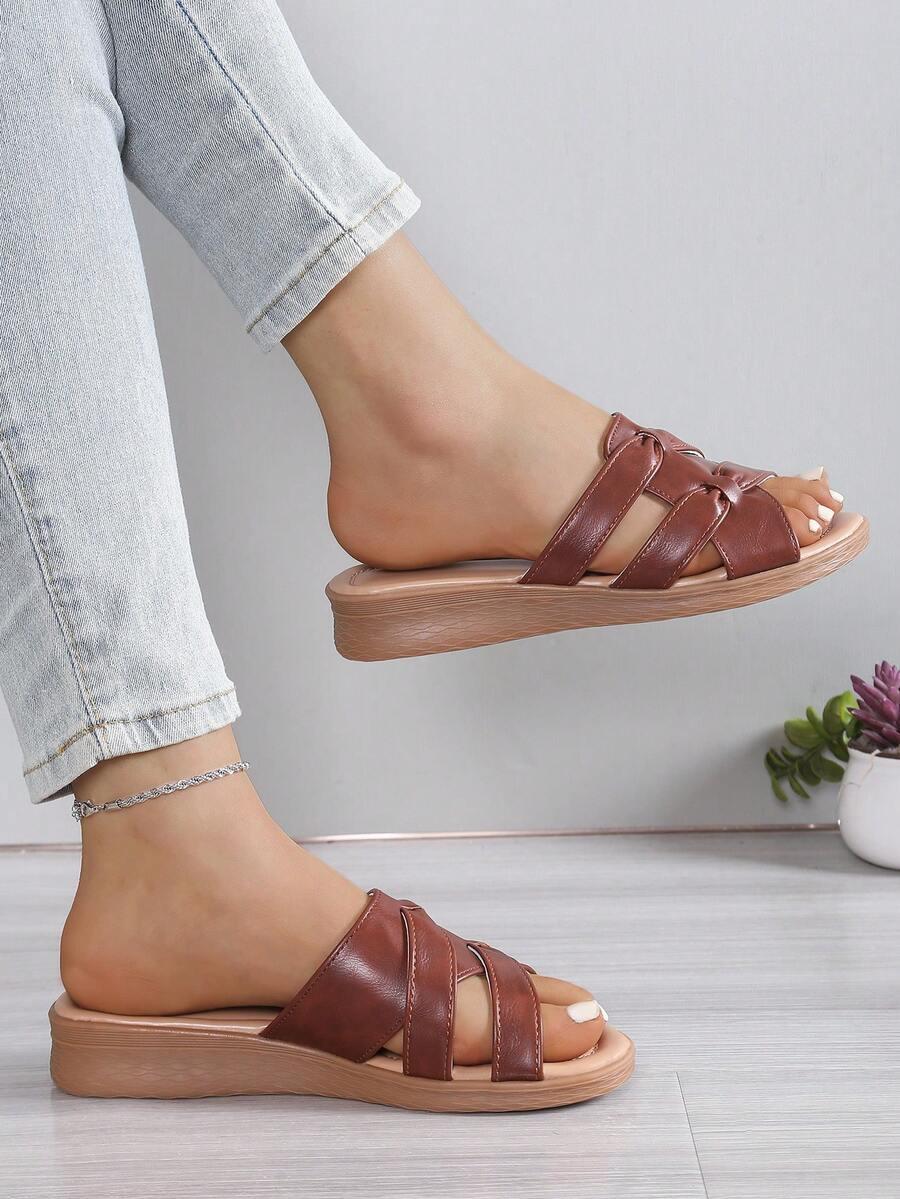 brązowe klapki casual