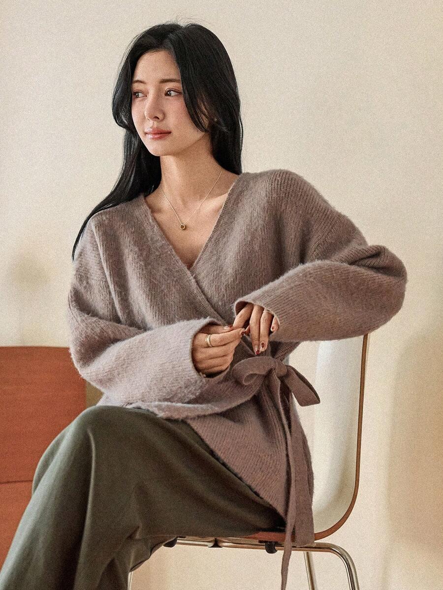 brązowy sweter wiązanie