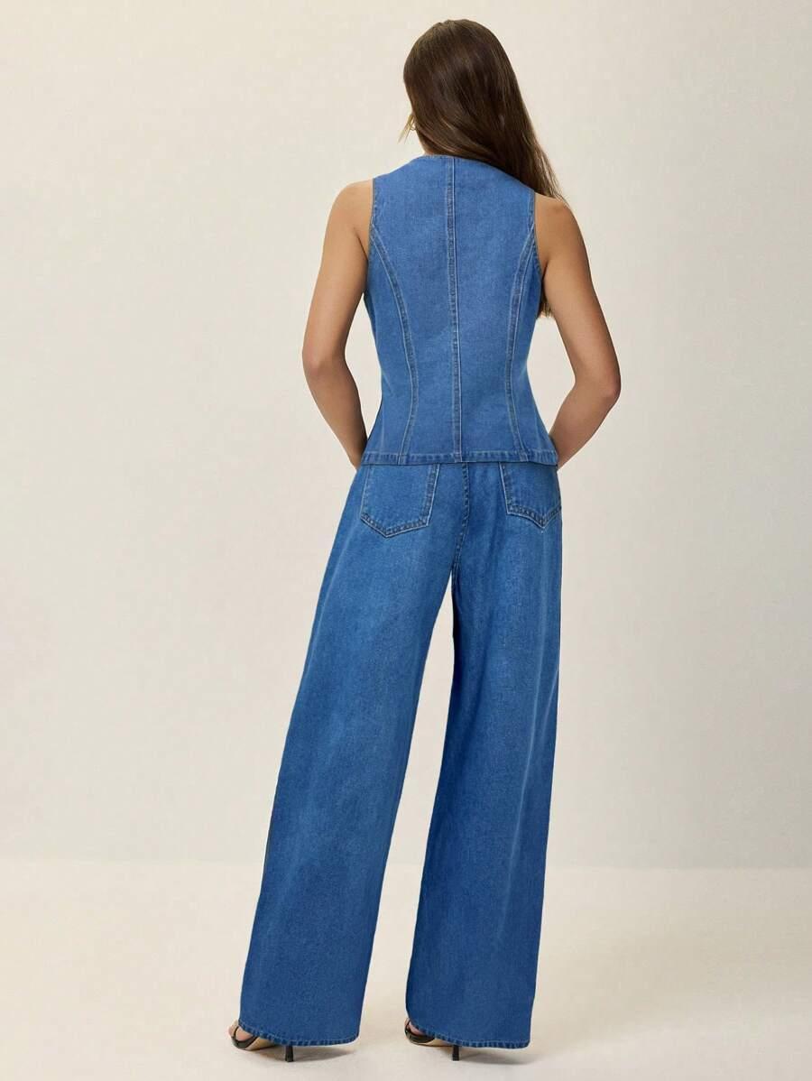 niebieskie spodnie jeans