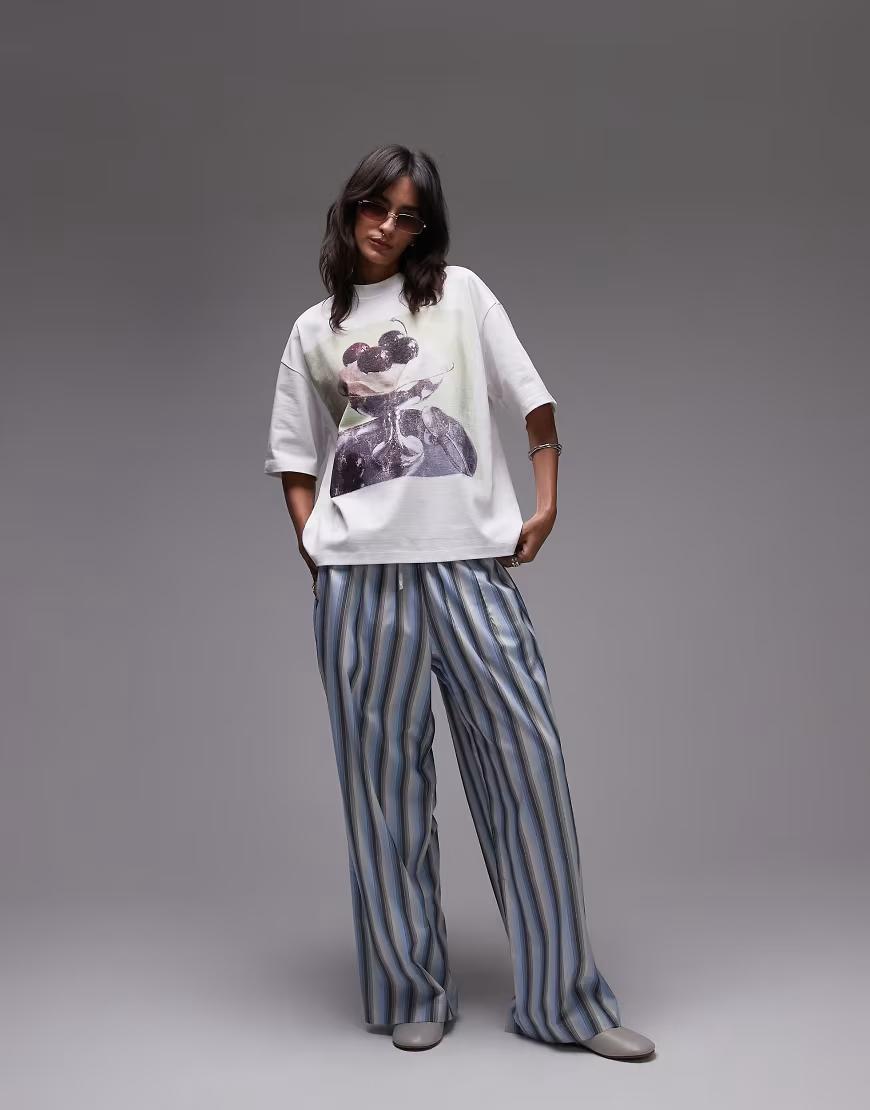 BIAŁY T-SHIRT OVERSIZE OKRĄGŁY DEKOLT PRINT
