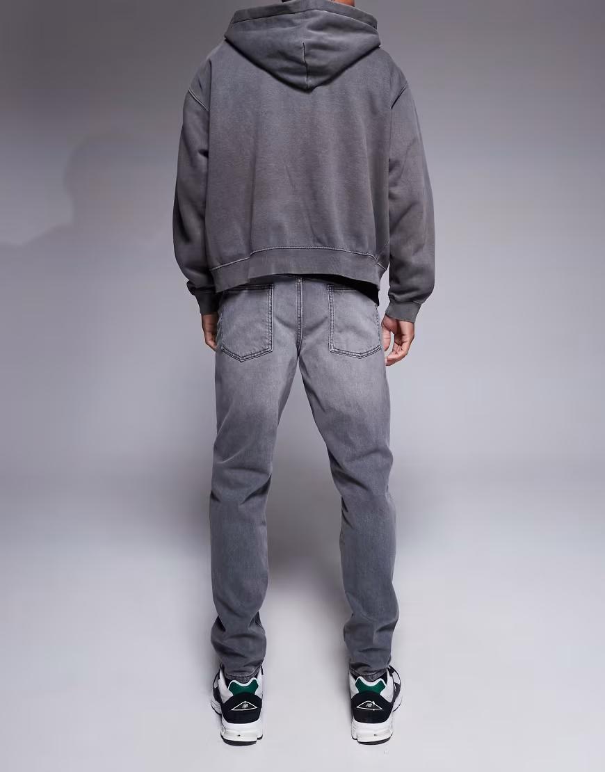 szare proste spodnie jeans