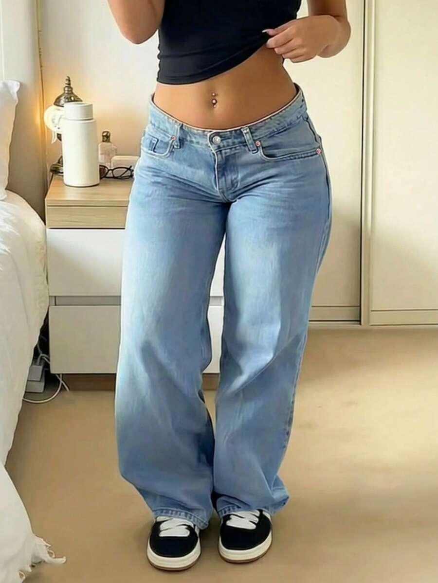 niebieskie spodnie jeans