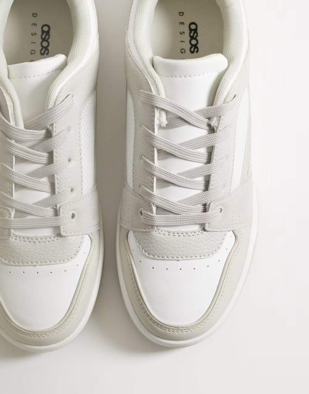 szare buty sportowe