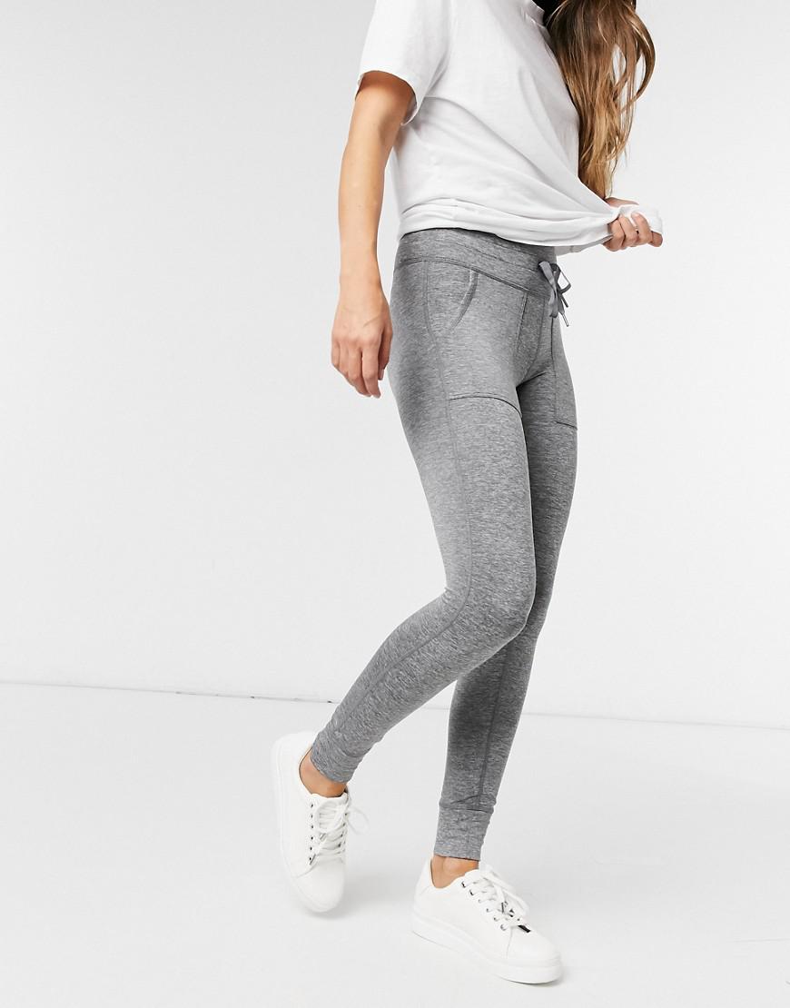 szare legginsy kieszenie 