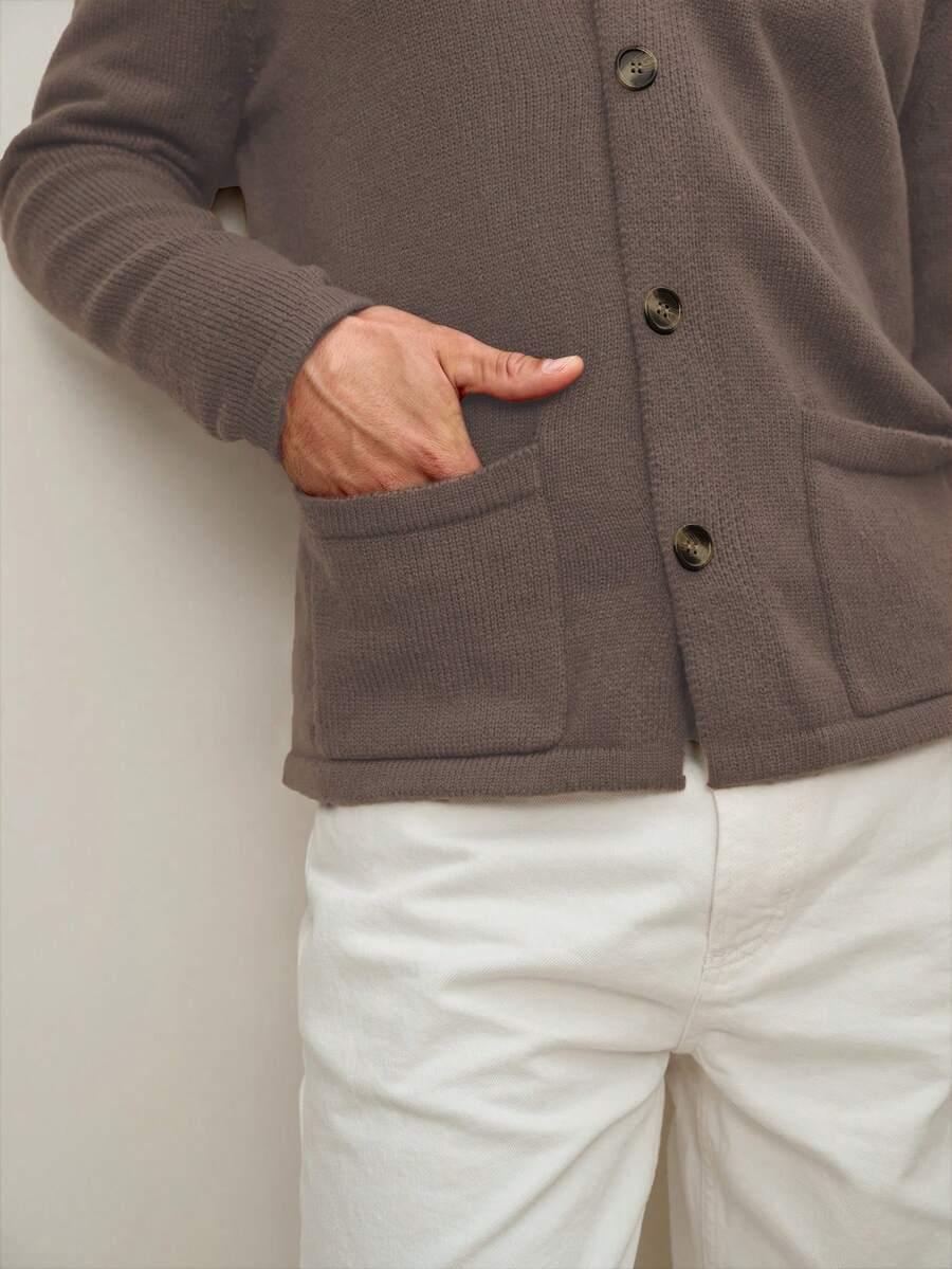 brązowy sweter guziki